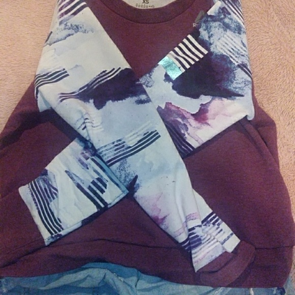 Maroon Reebok Sweatshirt - Picture 3 of 4